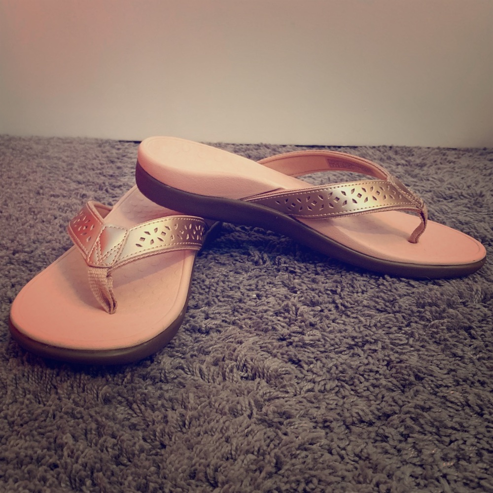 Vionic flip flops